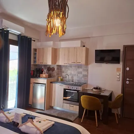 Rest On The Pedestrian Street Apartment Kalavryta