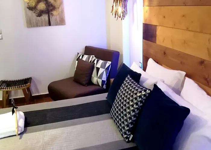 Rest On The Pedestrian Street Калаврита