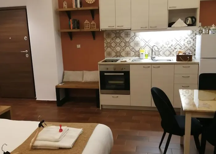 Rest On The Pedestrian Street Калаврита