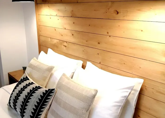 Rest On The Pedestrian Street Калаврита